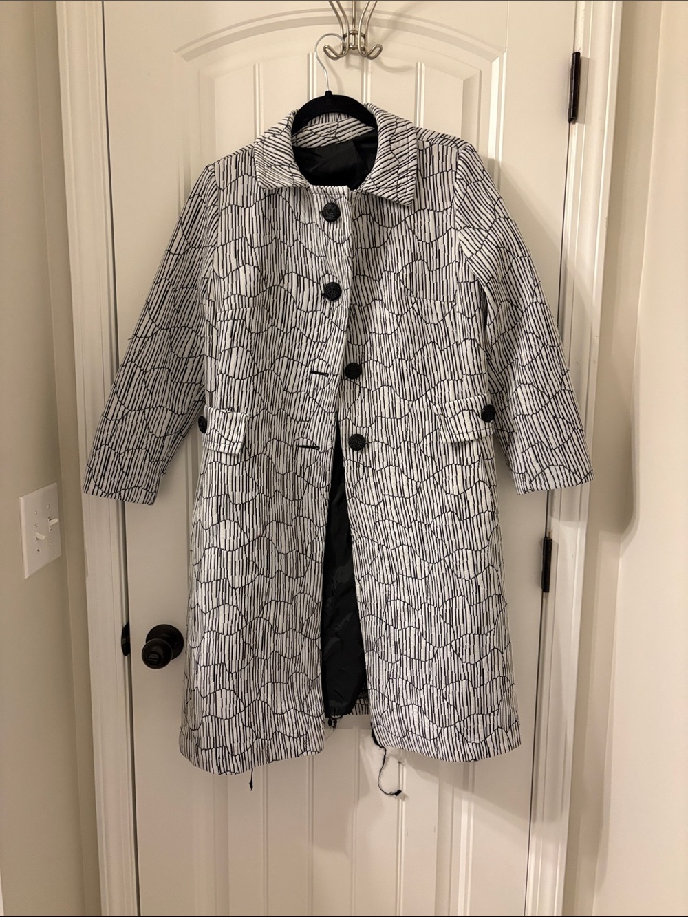 Source Unknown Black and White Patterned Women's Coat